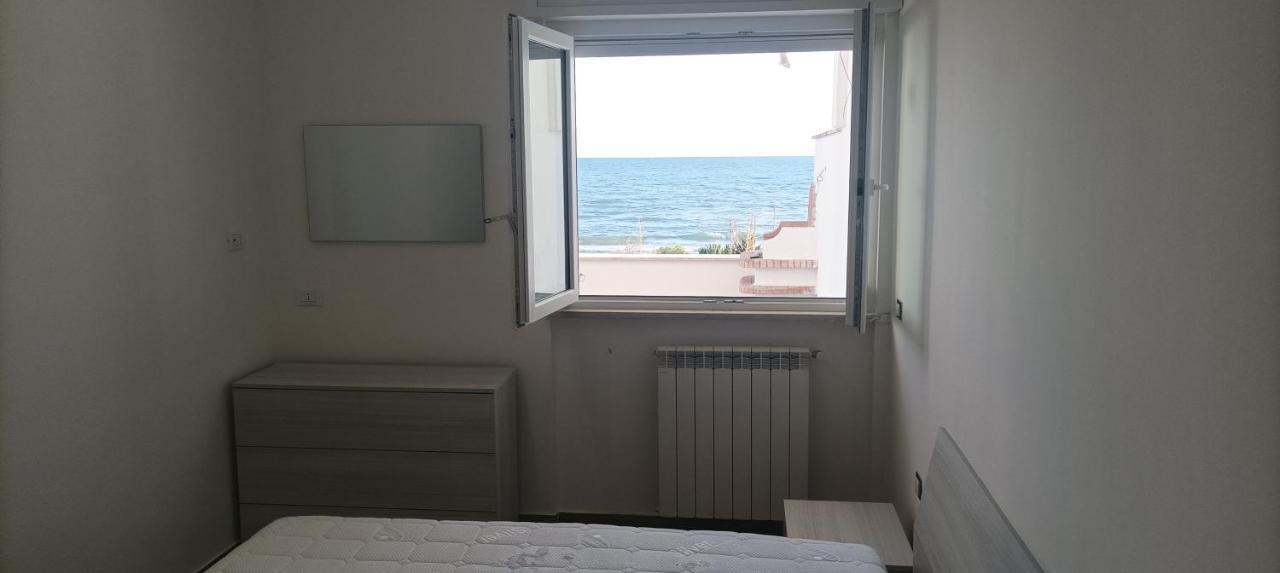 The Suite On The Beach Torvaianica Luaran gambar