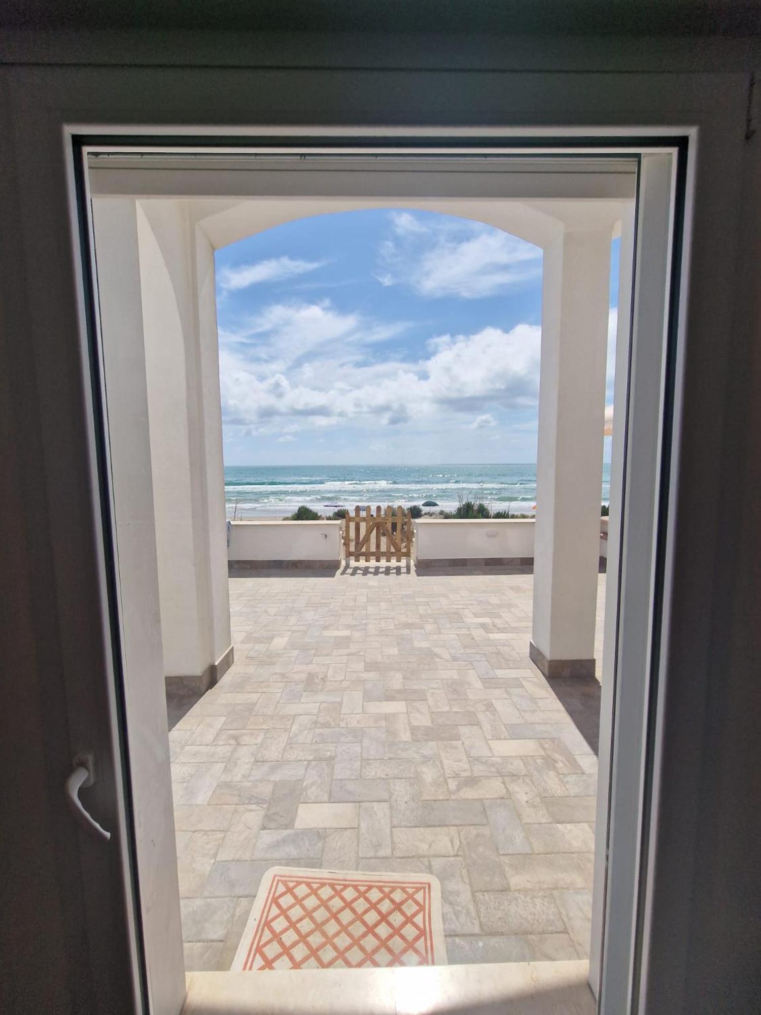 The Suite On The Beach Torvaianica Luaran gambar
